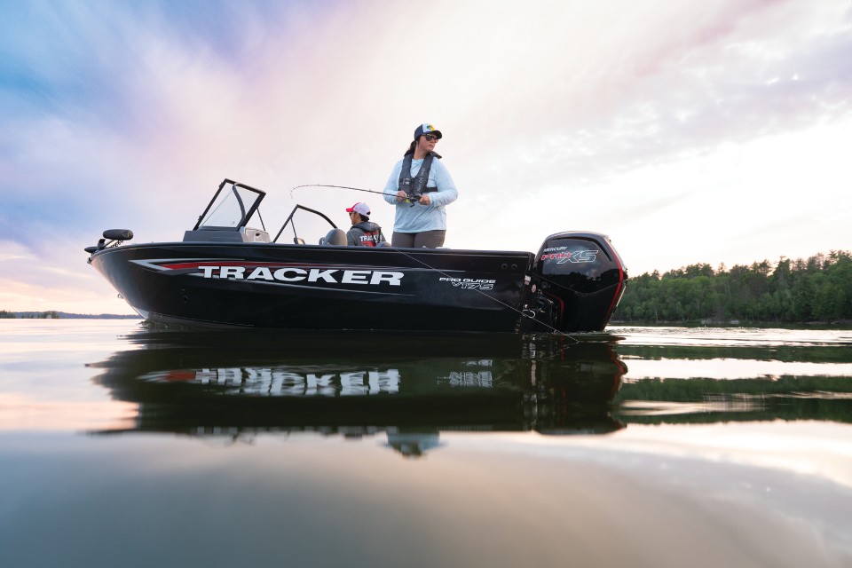 Model Year-End Clearance | Bass Pro Boating Centers